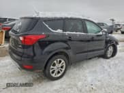✅ 2019 Ford Escape SE • VIN: 1FMCU9GD3KUC51388 • Лот: 94657085. Опубликован ранее на Copart с пробегом 56 794 миль. Бесплатный доступ к архиву аукционных продаж из США и подробный отчёт об истории автомобиля на DreamBid. Изображение 3.