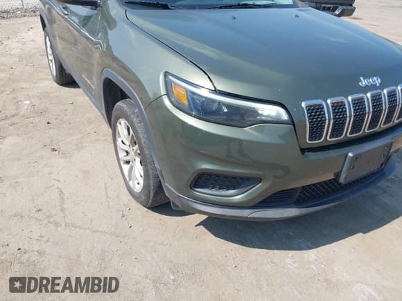 ✅ 2020 Jeep Cherokee Latitude • VIN: 1C4PJMCB4LD646977 • Lot: 42801237. Wystawiony na IAAI z przebiegiem 108 367 mil. Bezpłatny archiwum sprzedaży aukcyjnych z USA i szczegółowy raport historii pojazdu na DreamBid. Zdjęcie 6.