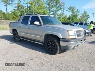 ✅ 2005 Chevrolet Avalanche Z66 • VIN: 3GNEC12Z15G106997 • Lot: 42789976. Listed on IAAI with 213,918 mi. Free auction sales archive from the USA and detailed vehicle history report at DreamBid. Image 1.