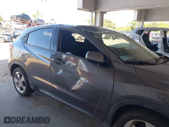 ✅ 2018 Honda HR-V LX • VIN: 3CZRU5H3XJM706375 • Lot: 43413590. Wystawiony na IAAI z przebiegiem 86 674 mil. Bezpłatny archiwum sprzedaży aukcyjnych z USA i szczegółowy raport historii pojazdu na DreamBid. Zdjęcie 6.