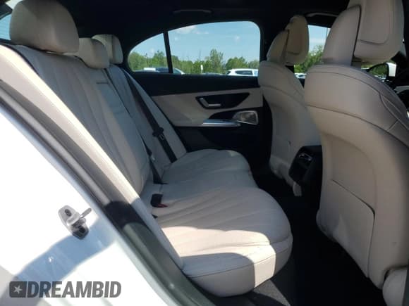 ✅ 2025 Mercedes-Benz E 350 • VIN: W1KLF4HB1SA152123 • Lot: 69089575. Listed on Copart with 1,229 mi. Free auction sales archive from the USA and detailed vehicle history report at DreamBid. Image 10.