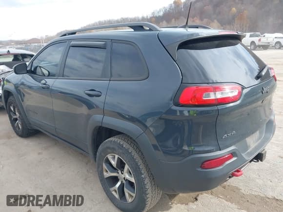 ✅ 2016 Jeep Cherokee Trailhawk • VIN: 1C4PJMBS7GW183731 • Lot: 43584556. Listed on IAAI with 123,183 mi. Free auction sales archive from the USA and detailed vehicle history report at DreamBid. Image 3.