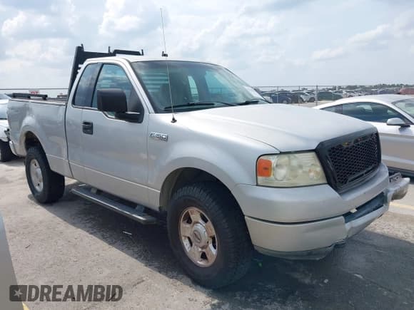 ✅ 2004 Ford F-150 XL • VIN: 1FTRF14W24NB59413 • Lot: 42106493. Wystawiony na IAAI z przebiegiem 142 791 mil. Bezpłatny archiwum sprzedaży aukcyjnych z USA i szczegółowy raport historii pojazdu na DreamBid. Zdjęcie 1.
