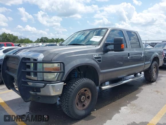 ✅ 2009 Ford F-250 XL • VIN: 1FTSW21519EB01299 • Lot: 42491327. Wystawiony na IAAI z przebiegiem 235 705 mil. Bezpłatny archiwum sprzedaży aukcyjnych z USA i szczegółowy raport historii pojazdu na DreamBid. Zdjęcie 18.