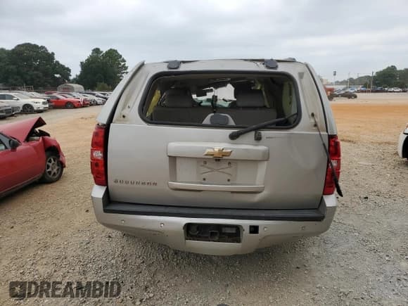 ✅ 2008 Chevrolet Suburban LTZ • VIN: 1GNFC16J48R118641 • Lot: 66723344. Wystawiony na Copart z przebiegiem 211 164 mil. Bezpłatny archiwum sprzedaży aukcyjnych z USA i szczegółowy raport historii pojazdu na DreamBid. Zdjęcie 6.