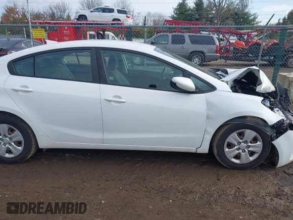 ✅ 2018 Kia Forte LX • VIN: 3KPFL4A76JE275675 • Lot: 43660492. Listed on IAAI with 104,806 mi. Free auction sales archive from the USA and detailed vehicle history report at DreamBid. Image 13.