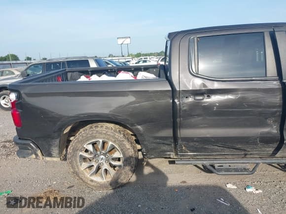 ✅ 2022 Chevrolet Silverado 1500 RST • VIN: 1GCUYEED5NZ126800 • Лот: 42528225. Опубликован ранее на IAAI с пробегом 77 824 миль. Бесплатный доступ к архиву аукционных продаж из США и подробный отчёт об истории автомобиля на DreamBid. Изображение 18.