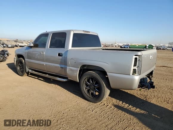 ✅ 2006 GMC Sierra Denali • VIN: 2GTEK63N561121615 • Lot: 73488154. Wystawiony na Copart z przebiegiem 197 788 mil. Bezpłatny archiwum sprzedaży aukcyjnych z USA i szczegółowy raport historii pojazdu na DreamBid. Zdjęcie 2.