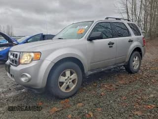 ✅ 2010 Ford Escape XLT • VIN: 1FMCU9D75AKC72493 • Lot: 95906505. Wystawiony na Copart z przebiegiem 200 332 mil. Bezpłatny archiwum sprzedaży aukcyjnych z USA i szczegółowy raport historii pojazdu na DreamBid. Zdjęcie 1.
