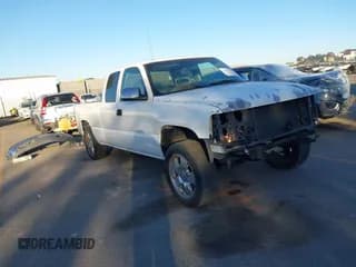 ✅ 2000 Chevrolet Silverado 1500 • VIN: 2GCEC19V4Y1290051 • Лот: 43547758. Опубликован ранее на IAAI с пробегом 245 562 миль. Бесплатный доступ к архиву аукционных продаж из США и подробный отчёт об истории автомобиля на DreamBid. Изображение 1.