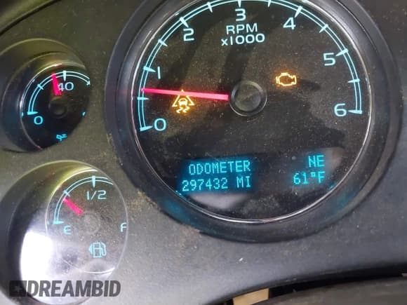 ✅ 2010 Chevrolet Suburban LT • VIN: 1GNUKJE32AR113764 • Lot: 43277102. Listed on IAAI with 297,432 mi. Free auction sales archive from the USA and detailed vehicle history report at DreamBid. Image 15.