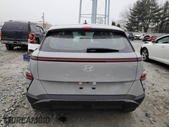 2025 Hyundai Kona SE with VIN KM8HACABXSU188423, listed as a Copart auction lot 87149674 with 8,875 mi miles and Salvage title. Bid and sale history available at DreamBid. Image 6.