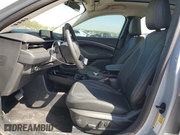 ✅ 2024 Ford Mustang Mach-E Premium • VIN: 3FMTK3R72RMA15369 • Лот: 50387625. Опубликован ранее на Copart с пробегом 1 440 миль. Бесплатный доступ к архиву аукционных продаж из США и подробный отчёт об истории автомобиля на DreamBid. Изображение 7.