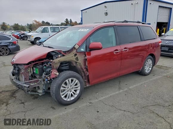 ✅ 2012 Toyota Sienna XLE • VIN: 5TDYK3DC0CS197935 • Lot: 96114475. Listed on Copart with 154,410 mi. Free auction sales archive from the USA and detailed vehicle history report at DreamBid. Image 1.