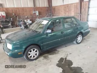 ✅ 1997 Volkswagen Jetta • VIN: 3VWSB81H2VM004333 • Лот: 41443404. Опубликован ранее на IAAI с пробегом 172 479 миль. Бесплатный доступ к архиву аукционных продаж из США и подробный отчёт об истории автомобиля на DreamBid. Изображение 2.