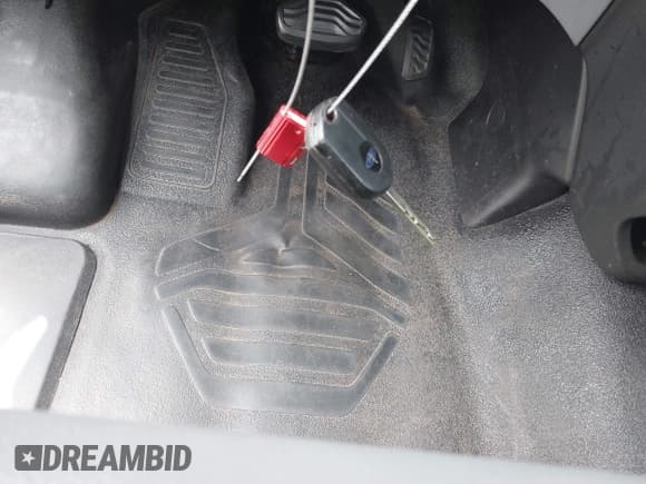 ✅ 2015 Ford Transit Cargo • VIN: 1FTNR2CM0FKA92570 • Lot: 43061239. Wystawiony na IAAI z przebiegiem 221 884 mil. Bezpłatny archiwum sprzedaży aukcyjnych z USA i szczegółowy raport historii pojazdu na DreamBid. Zdjęcie 11.