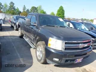 2009 Chevrolet Silverado 1500 LTZ z VIN 1GCEK39J59Z182591, wystawiony jako IAAI lot #42030957 z przebiegiem 259 553 mil mil oraz . Historia ofert i sprzedaży dostępna na DreamBid. Obrazek 1.