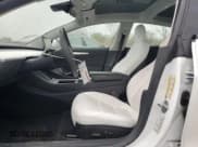 ✅ 2021 Tesla Model 3 Standard Range Plus • VIN: 5YJ3E1EAXMF977983 • Лот: 53858465. Опубликован ранее на Copart с пробегом 28 279 миль. Бесплатный доступ к архиву аукционных продаж из США и подробный отчёт об истории автомобиля на DreamBid. Изображение 7.