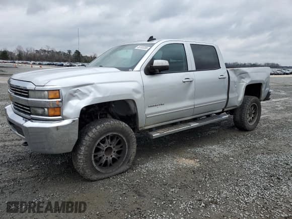 ✅ 2015 Chevrolet Silverado 2500HD LT • VIN: 1GC1CVEG6FF577751 • Lot: 46105205. Wystawiony na Copart z przebiegiem 226 829 mil. Bezpłatny archiwum sprzedaży aukcyjnych z USA i szczegółowy raport historii pojazdu na DreamBid. Zdjęcie 1.