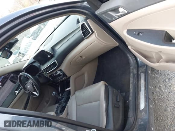 ✅ 2019 Hyundai Tucson Ultimate • VIN: KM8J3CAL6KU042315 • Lot: 41924215. Wystawiony na IAAI z przebiegiem 105 333 mil. Bezpłatny archiwum sprzedaży aukcyjnych z USA i szczegółowy raport historii pojazdu na DreamBid. Zdjęcie 5.