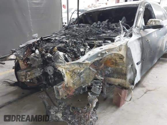 ✅ 2012 BMW 7 Series 750Li • VIN: WBAKB8C54CC963461 • Lot: 40535337. Wystawiony na IAAI z przebiegiem Nie podano. Bezpłatny archiwum sprzedaży aukcyjnych z USA i szczegółowy raport historii pojazdu na DreamBid. Zdjęcie 6.