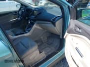 ✅ 2013 Ford Escape SEL • VIN: 1FMCU9H99DUC55653 • Lot: 42002872. Wystawiony na IAAI z przebiegiem 84 776 mil. Bezpłatny archiwum sprzedaży aukcyjnych z USA i szczegółowy raport historii pojazdu na DreamBid. Zdjęcie 5.