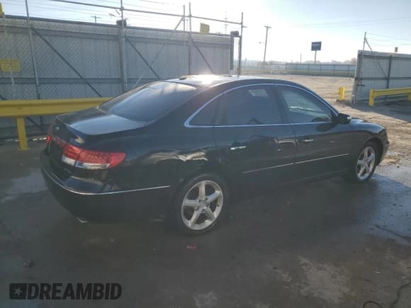 ✅ 2008 Hyundai Azera Limited • VIN: KMHFC46F28A332317 • Lot: 91079825. Listed on Copart with 110,981 mi. Free auction sales archive from the USA and detailed vehicle history report at DreamBid. Image 3.