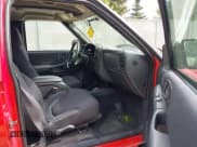 ✅ 2004 Chevrolet S-10 LS • VIN: 1GCDT13X34K115953 • Lot: 42732679. Wystawiony na IAAI z przebiegiem Nie podano. Bezpłatny archiwum sprzedaży aukcyjnych z USA i szczegółowy raport historii pojazdu na DreamBid. Zdjęcie 5.