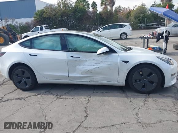 ✅ 2022 Tesla Model 3 Long Range • VIN: 5YJ3E1EB3NF205920 • Lot: 43675741. Wystawiony na IAAI z przebiegiem Nie podano. Bezpłatny archiwum sprzedaży aukcyjnych z USA i szczegółowy raport historii pojazdu na DreamBid. Zdjęcie 12.