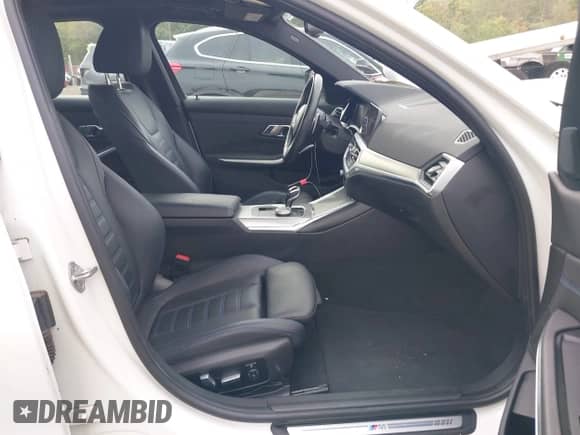 2020 BMW 3 Series 330i xDrive z VIN 3MW5R7J04L8B19857, wystawiony jako IAAI lot #43293574 z przebiegiem 19 853 mil mil oraz . Historia ofert i sprzedaży dostępna na DreamBid. Obrazek 5.