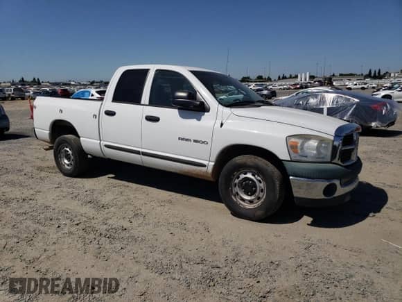 2007 Dodge 1500 ST z VIN 1D7HA18K07J633216, wystawiony jako Copart lot #67059255 z przebiegiem 223 898 mil mil oraz Szkoda całkowita • Salvage title. Historia ofert i sprzedaży dostępna na DreamBid. Obrazek 4.