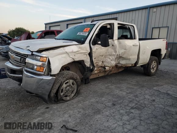 ✅ 2015 Chevrolet Silverado 2500HD LT • VIN: 1GC1KVE89FF579926 • Лот: 80276335. Опубликован ранее на Copart с пробегом 235 462 миль. Бесплатный доступ к архиву аукционных продаж из США и подробный отчёт об истории автомобиля на DreamBid. Изображение 1.