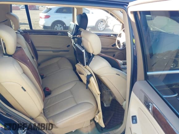 ✅ 2009 Mercedes-Benz GL 550 • VIN: 4JGBF86E79A510728 • Lot: 43608457. Listed on IAAI with 143,601 mi. Free auction sales archive from the USA and detailed vehicle history report at DreamBid. Image 8.