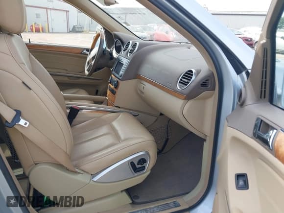 ✅ 2011 Mercedes-Benz GL 550 • VIN: 4JGBF8GE9BA656259 • Lot: 42074465. Listed on IAAI with 81,402 mi. Free auction sales archive from the USA and detailed vehicle history report at DreamBid. Image 5.