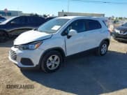 ✅ 2020 Chevrolet Trax LS • VIN: 3GNCJKSBXLL108211 • Lot: 43457223. Wystawiony na IAAI z przebiegiem 123 790 mil. Bezpłatny archiwum sprzedaży aukcyjnych z USA i szczegółowy raport historii pojazdu na DreamBid. Zdjęcie 18.