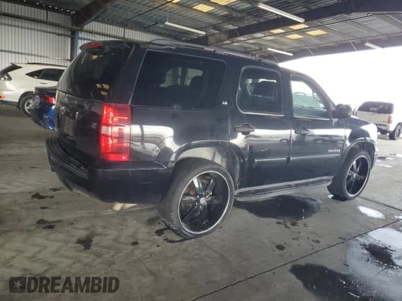 ✅ 2008 Chevrolet Tahoe LS • VIN: 1GNFC13C08J189100 • Lot: 92268665. Wystawiony na Copart z przebiegiem 201 875 mil. Bezpłatny archiwum sprzedaży aukcyjnych z USA i szczegółowy raport historii pojazdu na DreamBid. Zdjęcie 3.