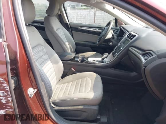 ✅ 2016 Ford Fusion S Hybrid • VIN: 3FA6P0UU7GR405548 • Лот: 42431290. Опубликован ранее на IAAI с пробегом 120 263 миль. Бесплатный доступ к архиву аукционных продаж из США и подробный отчёт об истории автомобиля на DreamBid. Изображение 5.