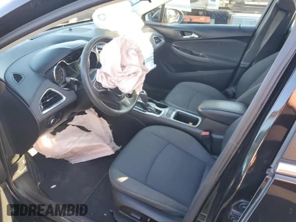 ✅ 2019 Chevrolet Cruze LT • VIN: 1G1BE5SM5K7145884 • Lot: 68672992. Listed on Copart with 62,094 mi. Free auction sales archive from the USA and detailed vehicle history report at DreamBid. Image 7.