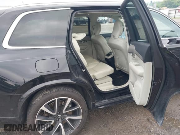 ✅ 2023 Volvo XC90 Plus • VIN: YV4L12PN0P1910689 • Lot: 42425376. Listed on IAAI with 48,667 mi. Free auction sales archive from the USA and detailed vehicle history report at DreamBid. Image 8.