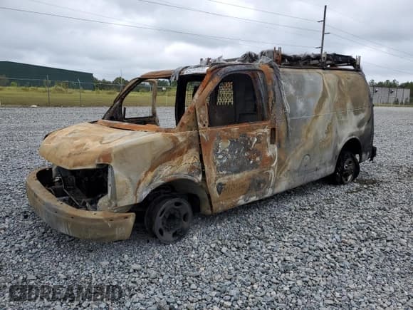 ✅ 2020 Chevrolet Express Cargo • VIN: 1GCWGAFP8L1254196 • Lot: 84562025. Wystawiony na Copart z przebiegiem Nie podano. Bezpłatny archiwum sprzedaży aukcyjnych z USA i szczegółowy raport historii pojazdu na DreamBid. Zdjęcie 1.