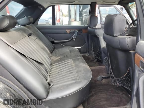 ✅ 1987 Mercedes-Benz 560 • VIN: WDBCA39D4HA360359 • Lot: 80772324. Wystawiony na Copart z przebiegiem 203 669 mil. Bezpłatny archiwum sprzedaży aukcyjnych z USA i szczegółowy raport historii pojazdu na DreamBid. Zdjęcie 10.