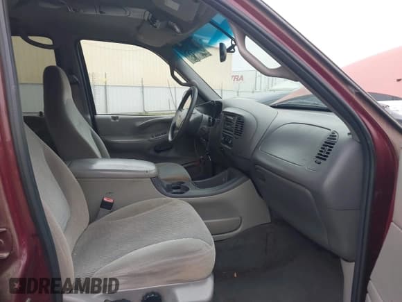 ✅ 2001 Ford Expedition XLT • VIN: 1FMRU15W01LA01367 • Lot: 43772300. Wystawiony na IAAI z przebiegiem Nie podano. Bezpłatny archiwum sprzedaży aukcyjnych z USA i szczegółowy raport historii pojazdu na DreamBid. Zdjęcie 5.