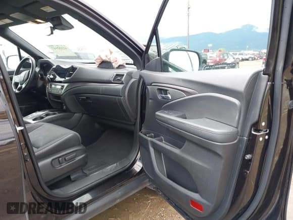 ✅ 2021 Honda Passport EX-L • VIN: 5FNYF8H51MB019230 • Lot: 42332147. Listed on IAAI with 36,733 mi. Free auction sales archive from the USA and detailed vehicle history report at DreamBid. Image 5.