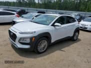 ✅ 2020 Hyundai Kona SEL Plus • VIN: KM8K62AA5LU516955 • Лот: 60040863. Опубликован ранее на Copart с пробегом 25 618 миль. Бесплатный доступ к архиву аукционных продаж из США и подробный отчёт об истории автомобиля на DreamBid. Изображение 1.