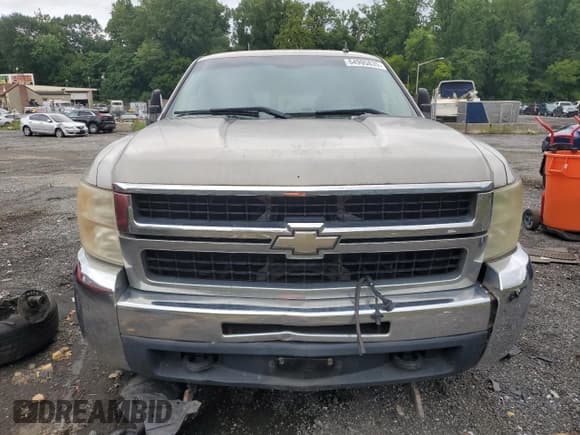 ✅ 2008 Chevrolet Silverado 2500HD Work Truck • VIN: 1GCHC29K48E217723 • Lot: 64995835. Wystawiony na Copart z przebiegiem 267 605 mil. Bezpłatny archiwum sprzedaży aukcyjnych z USA i szczegółowy raport historii pojazdu na DreamBid. Zdjęcie 5.