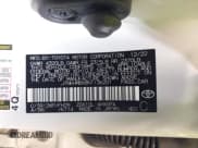 ✅ 2022 Toyota C-HR XLE • VIN: JTNKHMBX8N1136201 • Lot: 41632985. Wystawiony na IAAI z przebiegiem 16 278 mil. Bezpłatny archiwum sprzedaży aukcyjnych z USA i szczegółowy raport historii pojazdu na DreamBid. Zdjęcie 9.