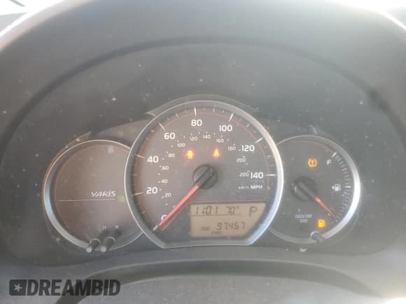 ✅ 2014 Toyota Yaris L • VIN: VNKKTUD39EA011082 • Lot: 51825925. Wystawiony na Copart z przebiegiem 97 467 mil. Bezpłatny archiwum sprzedaży aukcyjnych z USA i szczegółowy raport historii pojazdu na DreamBid. Zdjęcie 9.