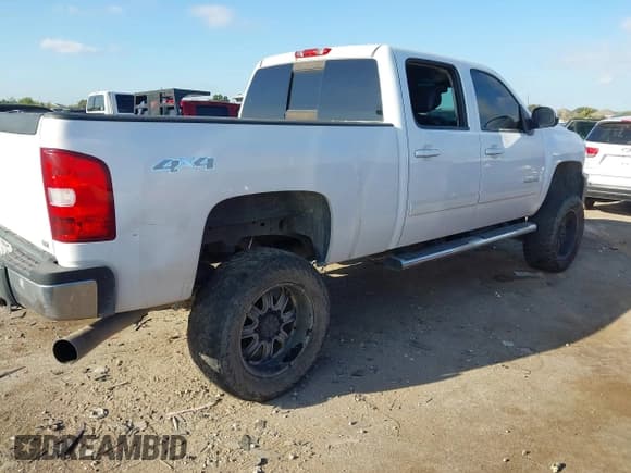 ✅ 2012 Chevrolet Silverado 2500HD LTZ • VIN: 1GC1KYE85CF175082 • Lot: 43259325. Listed on IAAI with Not provided. Free auction sales archive from the USA and detailed vehicle history report at DreamBid. Image 4.