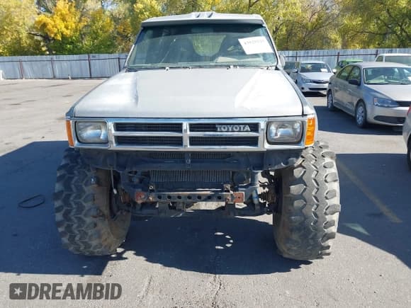 ✅ 1987 Toyota 4Runner • VIN: JT4RN62D4H0151012 • Lot: 43525525. Listed on IAAI with 209,842 mi. Free auction sales archive from the USA and detailed vehicle history report at DreamBid. Image 6.