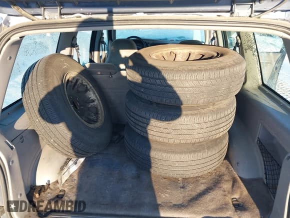 ✅ 1998 Ford Explorer XL • VIN: 1FMZU34X4WZB02082 • Lot: 43668532. Wystawiony na IAAI z przebiegiem 117 694 mil. Bezpłatny archiwum sprzedaży aukcyjnych z USA i szczegółowy raport historii pojazdu na DreamBid. Zdjęcie 12.